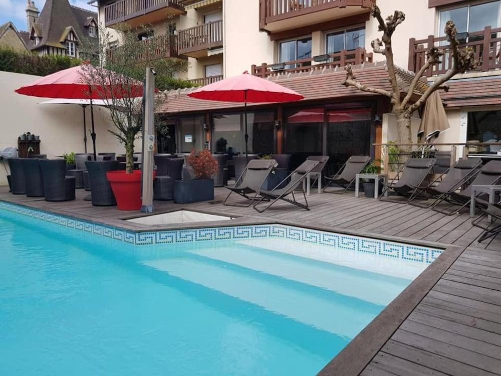 Le Trophee Boutique Hotel Spa- La Loggia Appart'Hotel Deauville Exterior photo